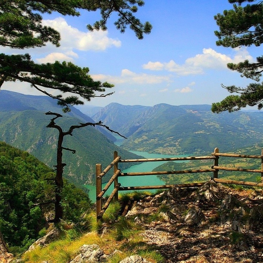 Как отдохнуть за границей осенью без лишних трат