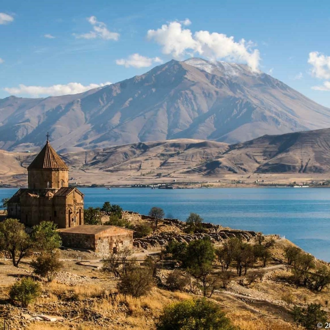 Как отдохнуть за границей осенью без лишних трат