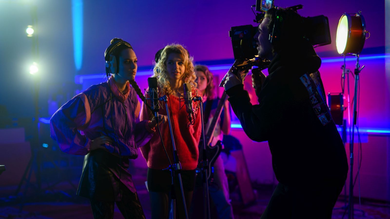 Эмпатичный Кологривый, эротичные коровы и пять дам на одной площадке , или Звезды о сериале «Комбинация»