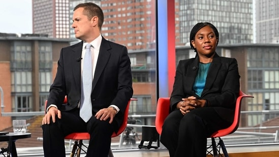 Визовые ограничения для индийцев стали центральным моментом в борьбе за лидерство в британской оппозиции