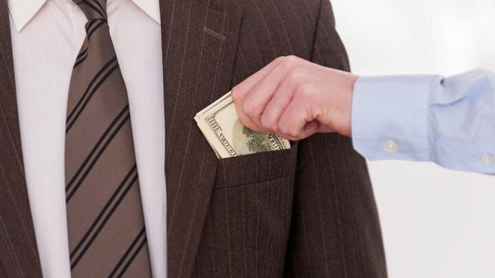 Задают вопрос : Почему ближайшее 10- летие может быть проблемой для общества ? Давайте подумаем каковы причины и почему ? Самое предсказуемое и понятн