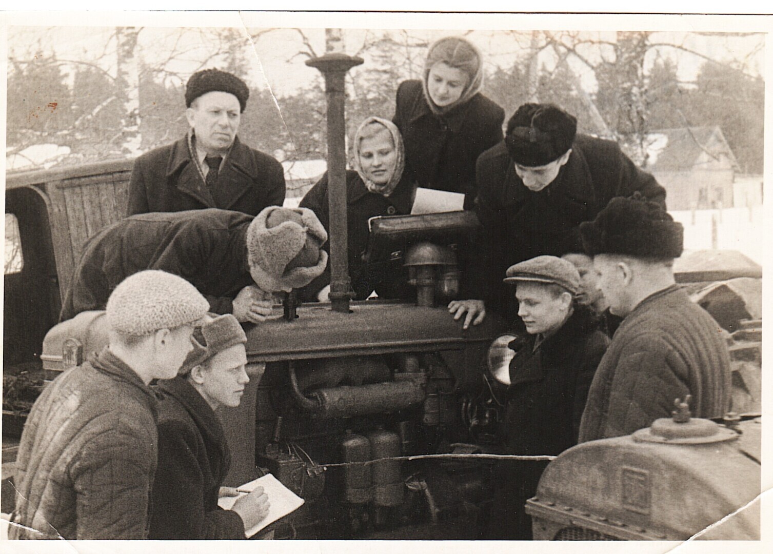 О телевизоре и школьном театре.