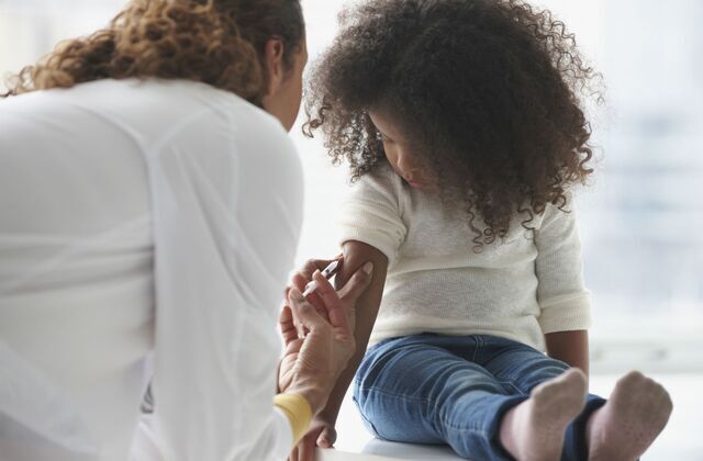 Смертность детей от гриппа достигла нового рекорда, поскольку уровень вакцинации снизился. CDC