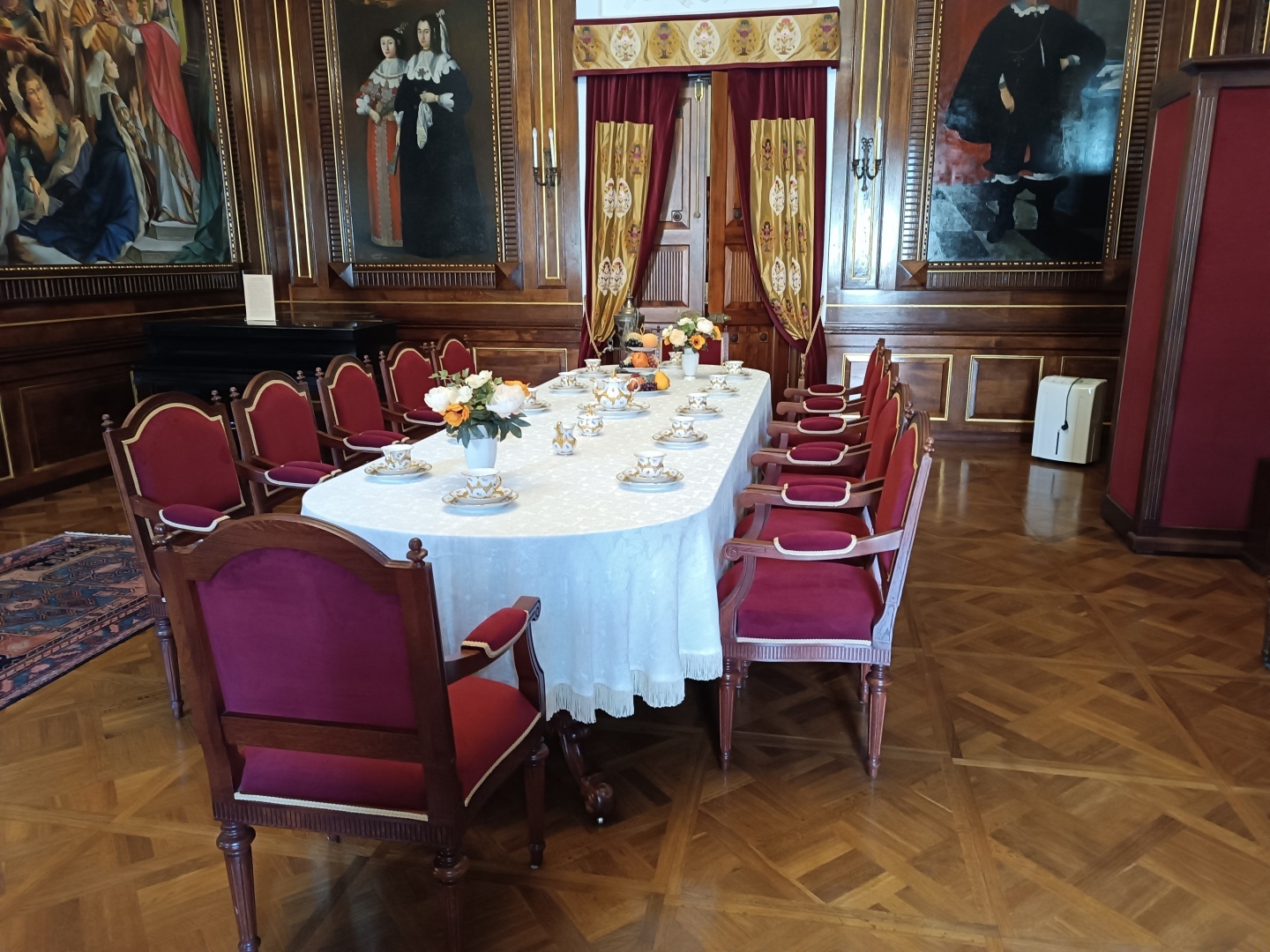 Мирский (рыцарский) и Несвижский замки, которыми владели Радзевиллы в XVI-XVIII веках. Мой третий культурный день в Беларуси. Часть 2