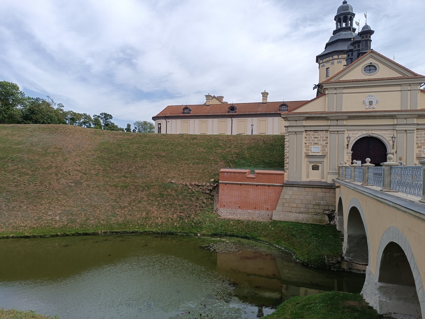 Мирский (рыцарский) и Несвижский замки, которыми владели Радзевиллы в XVI-XVIII веках. Мой третий культурный день в Беларуси. Часть 2