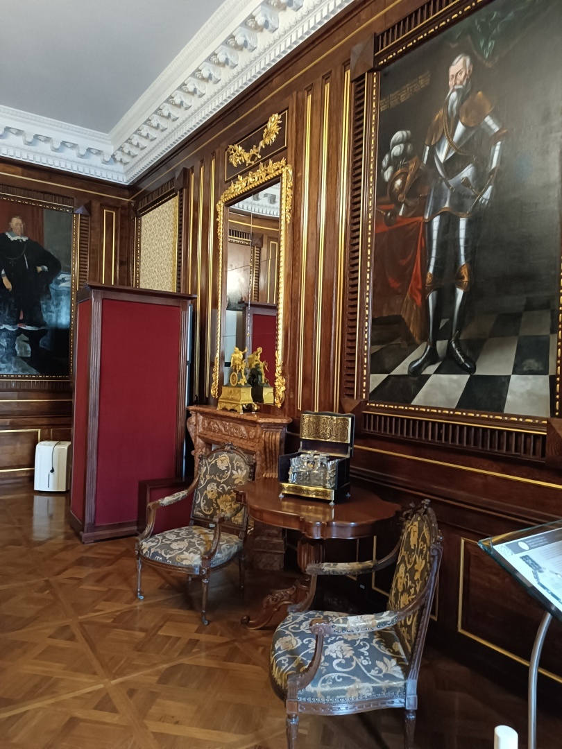 Мирский (рыцарский) и Несвижский замки, которыми владели Радзевиллы в XVI-XVIII веках. Мой третий культурный день в Беларуси. Часть 2