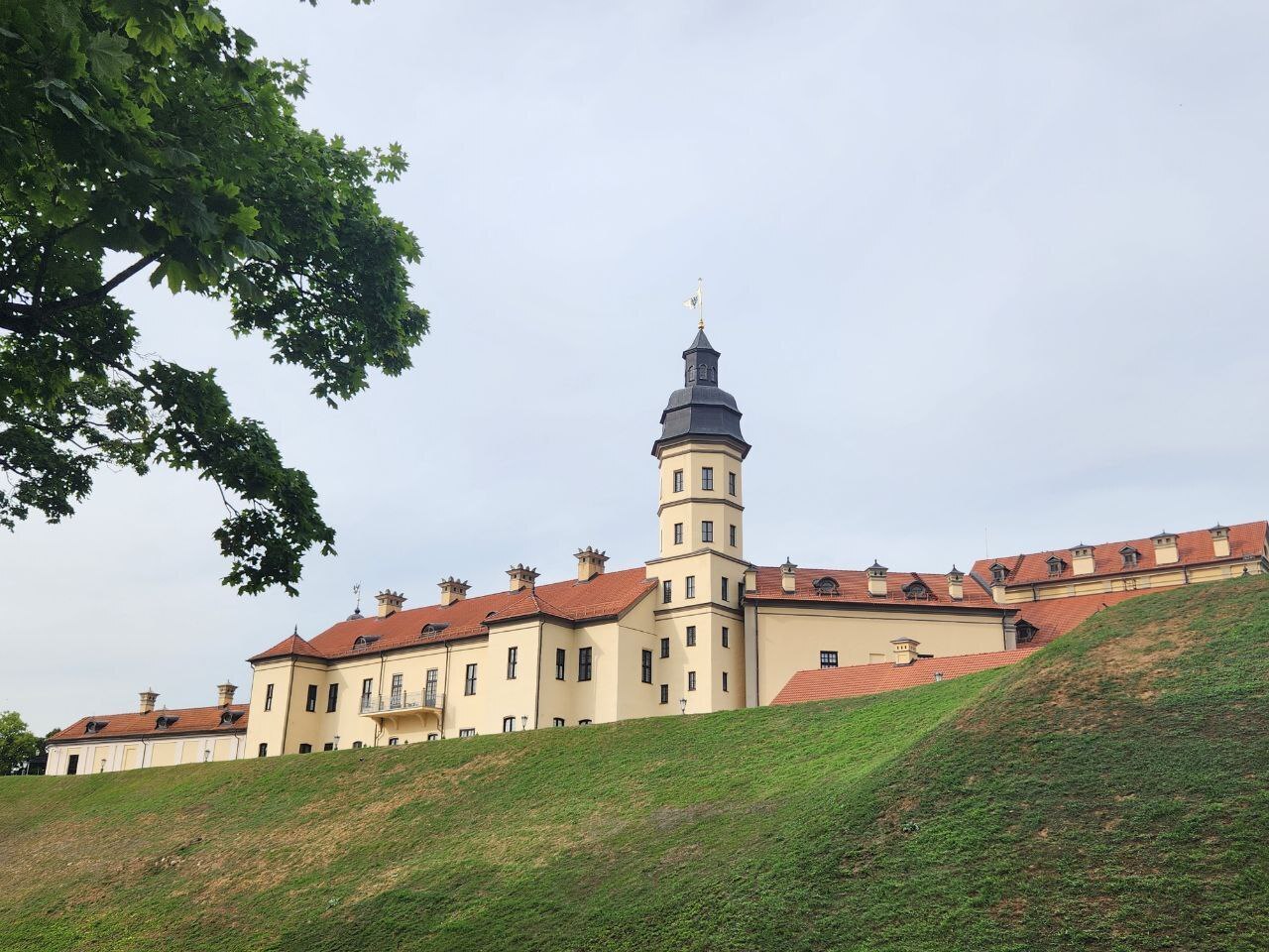 Мирский (рыцарский) и Несвижский замки, которыми владели Радзевиллы в XVI-XVIII веках. Мой третий культурный день в Беларуси. Часть 2