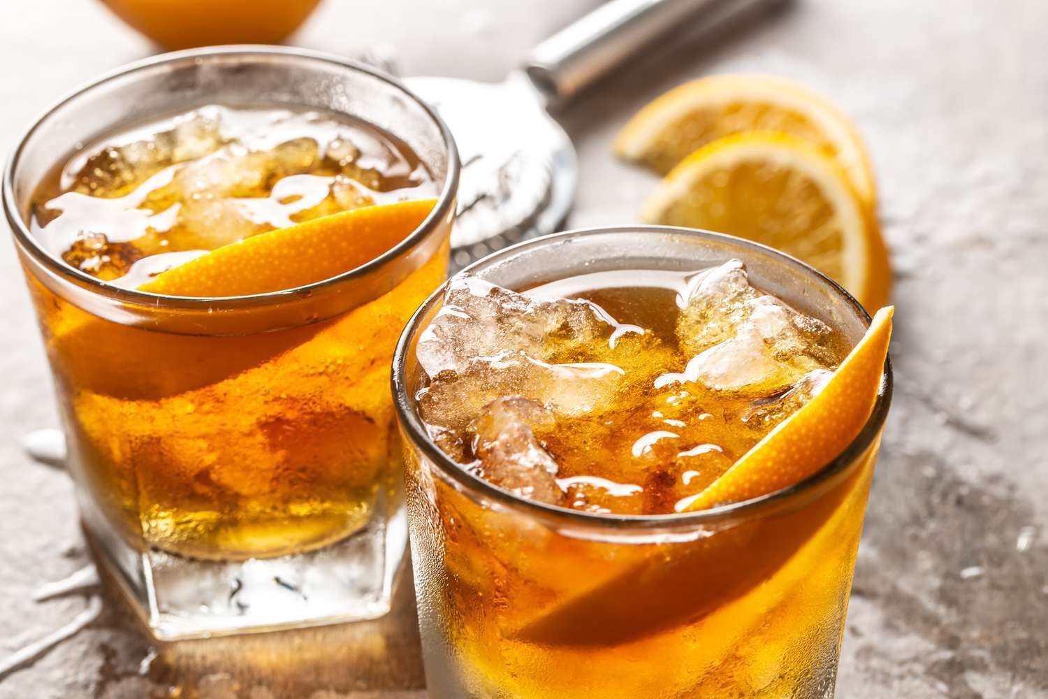 Я попросил 5 барменов назвать лучший бурбон для старомодного напитка — они все сказали одно и то же