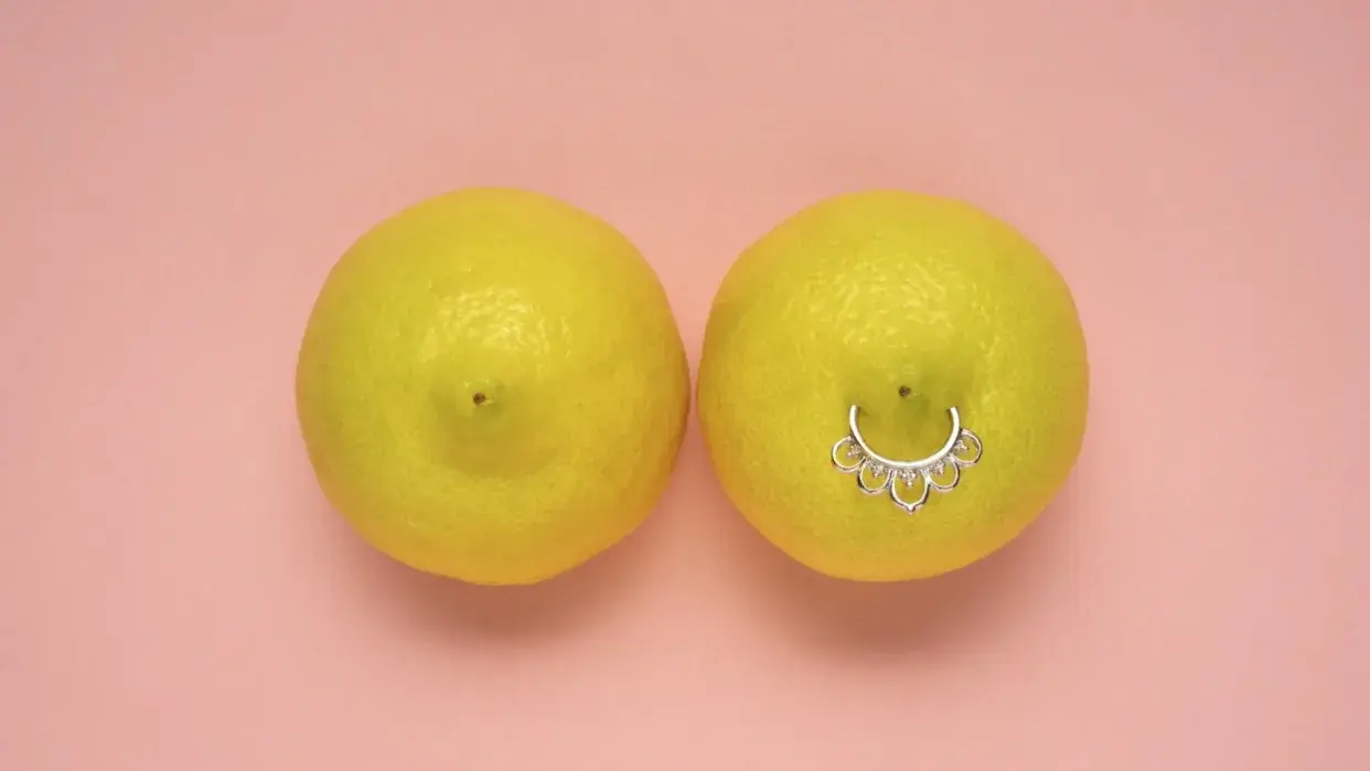 Для сосков: этот продукт делает игру с сосками еще более увлекательной (для всех участников)