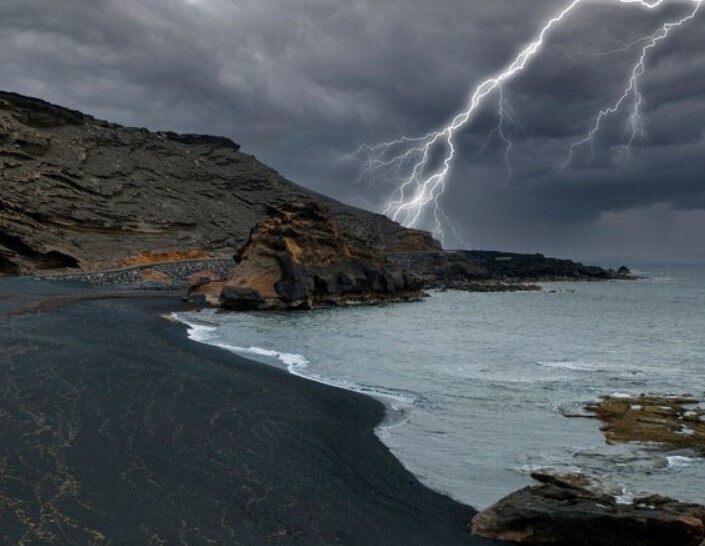 Готовятся к «аду»? Надвигающийся на США циклон «Милтон» может стать одним из самых разрушительных ураганов в истории