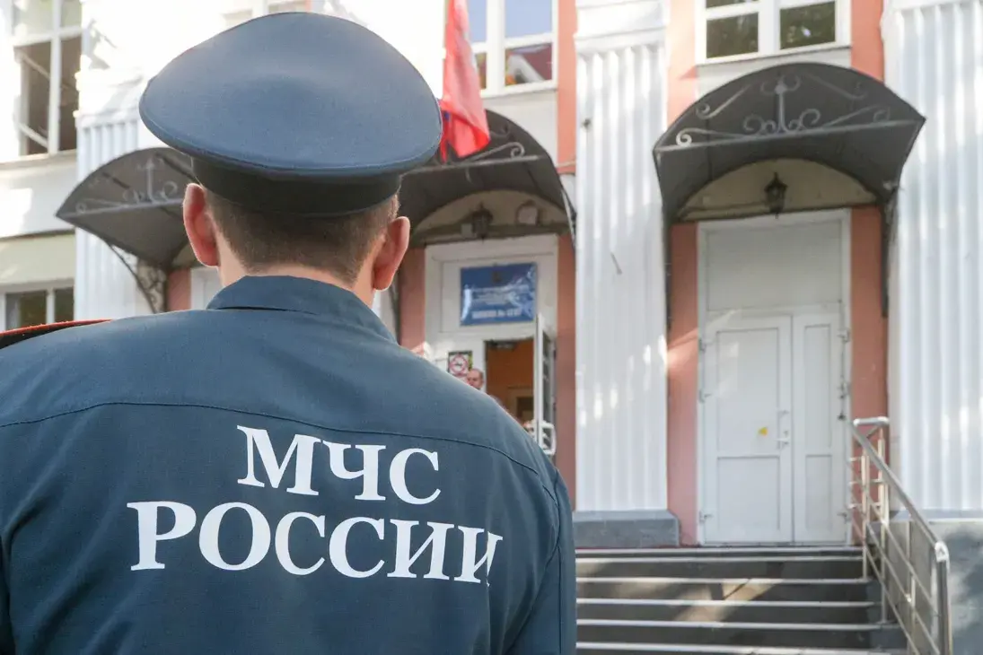 Сотрудники МЧС не пострадали