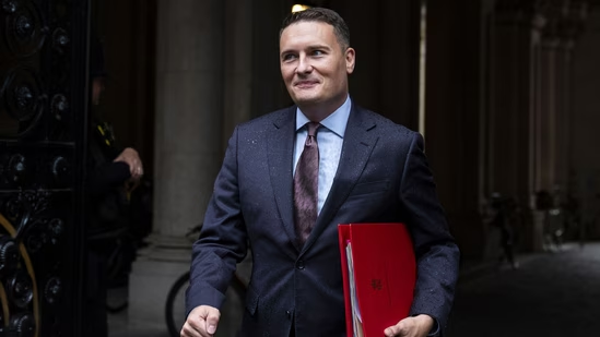 Великобритания. Прививки и безработица. Какая связь?