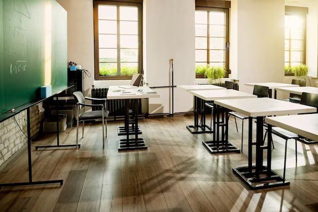 Учителям предложили защиту чести: новые поправки или популизм?