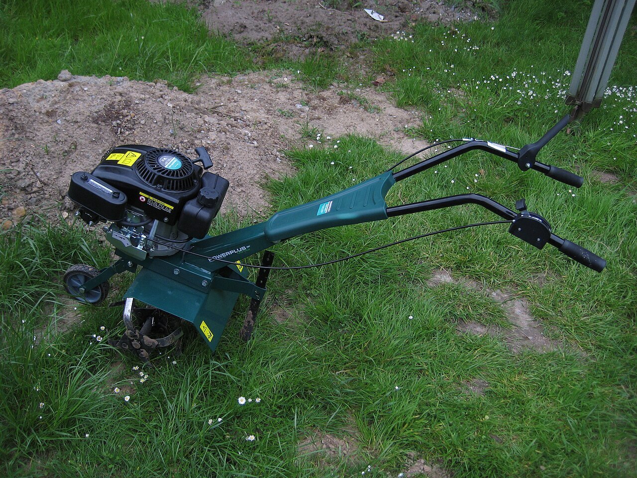 Средства индивидуальной защиты при работе с мотоблоком или мотокультиватором. Какие самые необходимые?