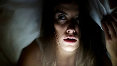 Страх темноты у взрослых. Скрытая фобия.