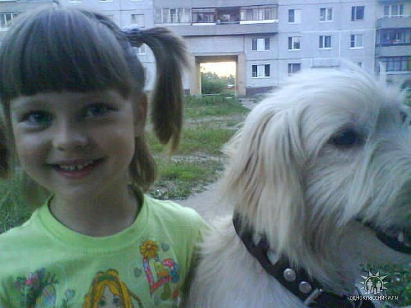 5-летняя Лиза и ее тётя 10 дней блуждали в холодном лесу. Но их не удалось спасти из-за равнодушия людей.