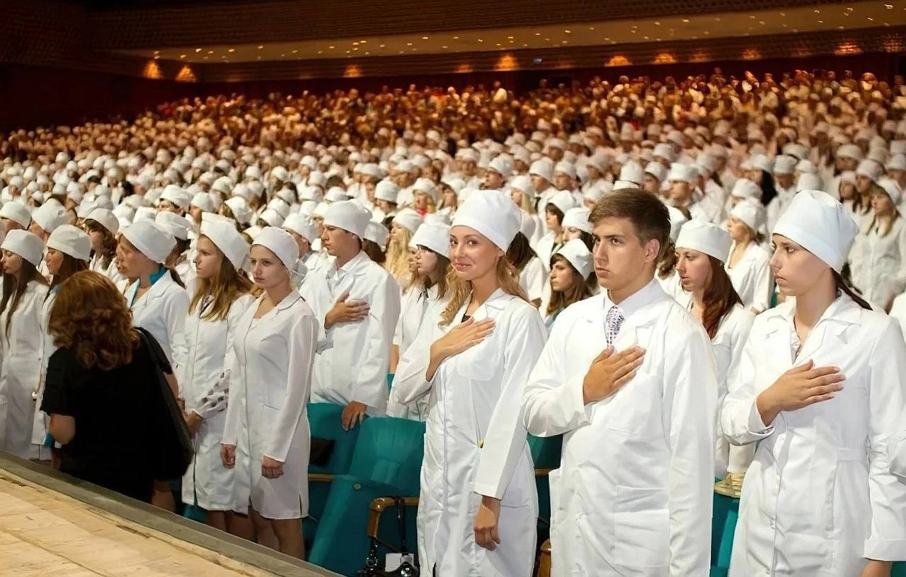 Клятва Гиппократа. Устаревший символ или основа современной медицины?