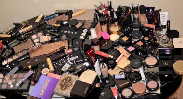 Красота требует жертв? Или как не стать жертвой "серой" косметологии в России.