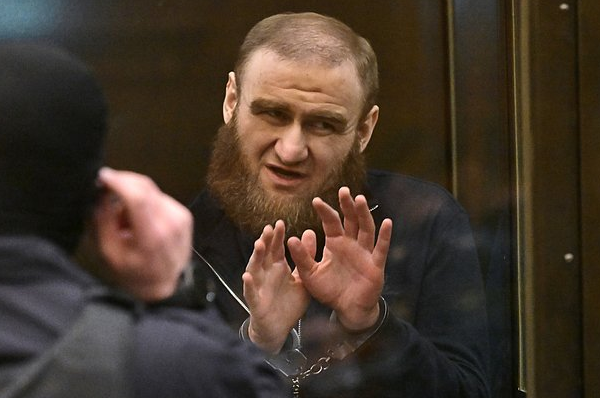 Попросил о помощи. За что экс-сенатор от КЧР Арашуков извинился перед Кадыровым