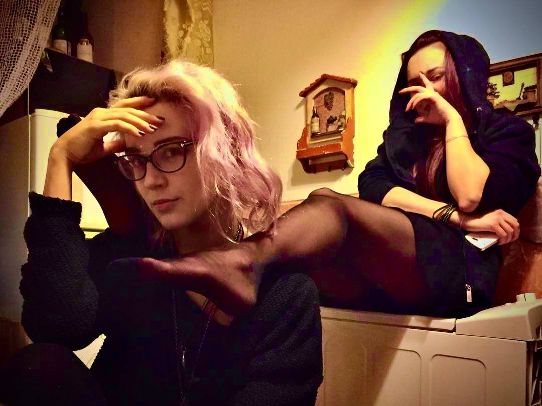 Таня с Артемом познакомились в клубе и сразу начали жить вместе. Вседозволенность и разврат быстро поработили юную пару