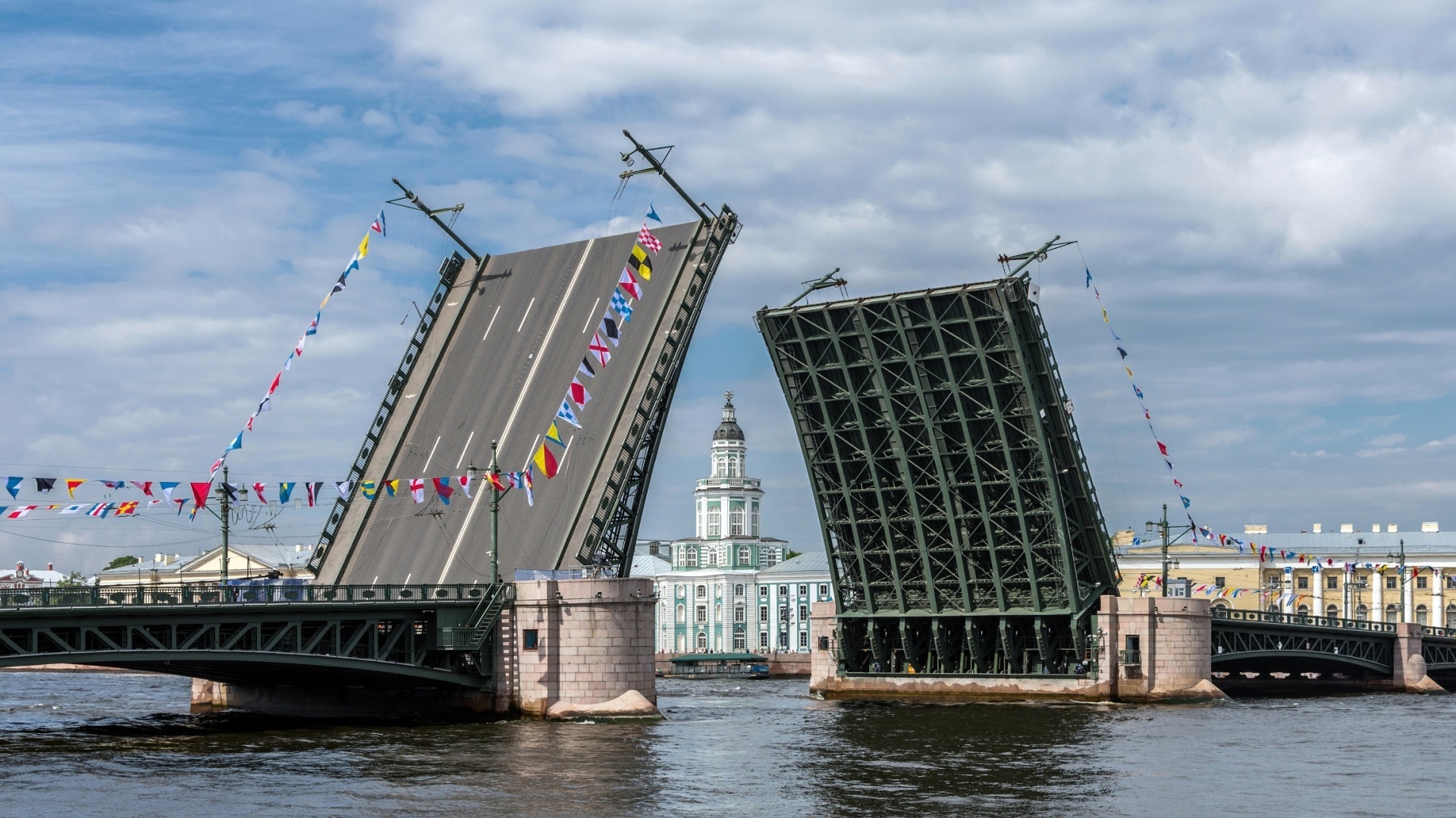 В Питере даже грабители вежливые. Культурная столица как-никак
