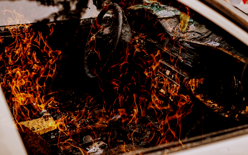 Загорелась машина