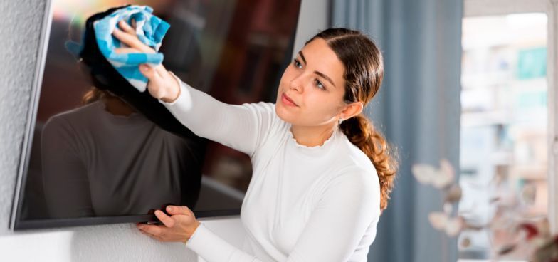 Как и чем протирать экран телевизора, ноутбука и монитора