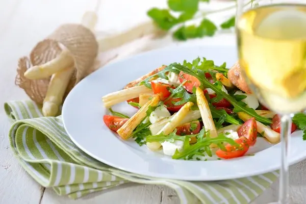 Как составить беспроигрышные гастрономические пары вина с дарами земли, рассказали эксперты