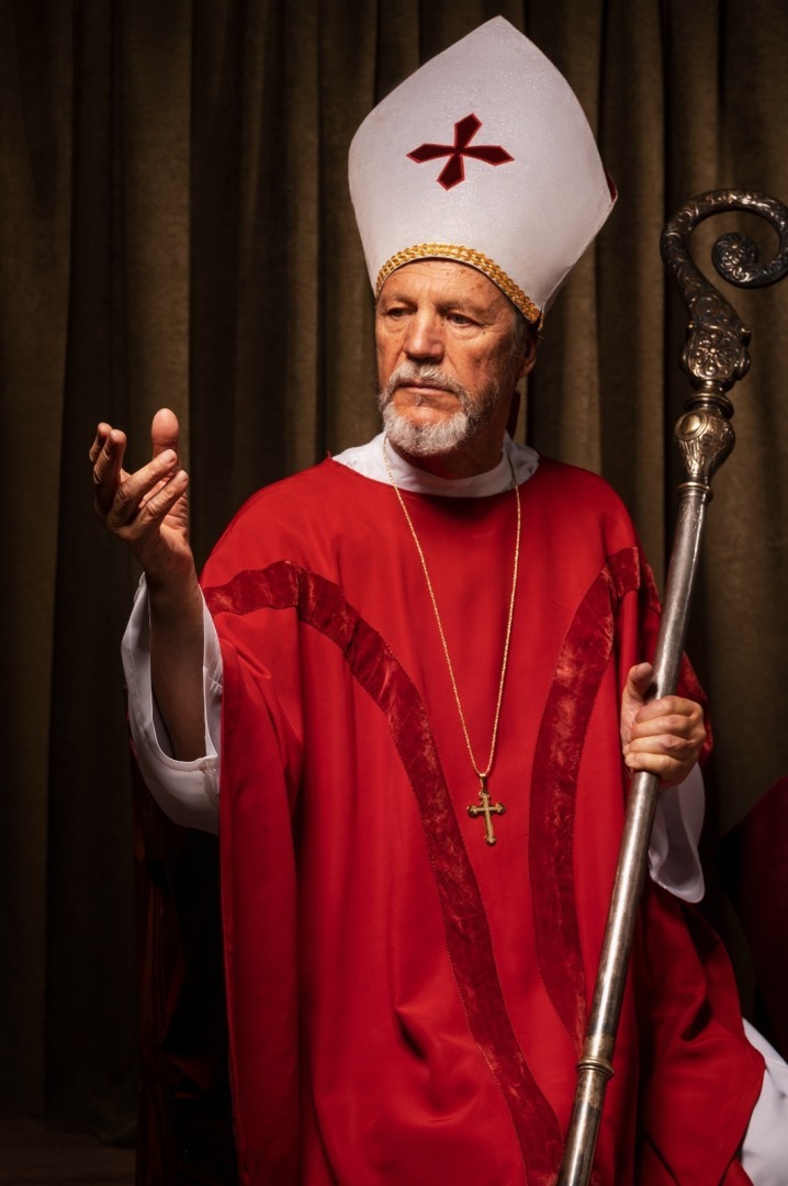 В Греции священники хорошо провели время на церковные деньги