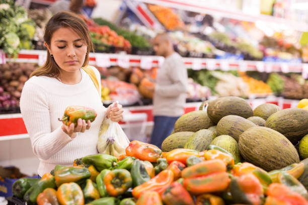 Почему ежегодно выбрасывают 18 млн тонн непросроченных продуктов, а не передают их на благотворительность?