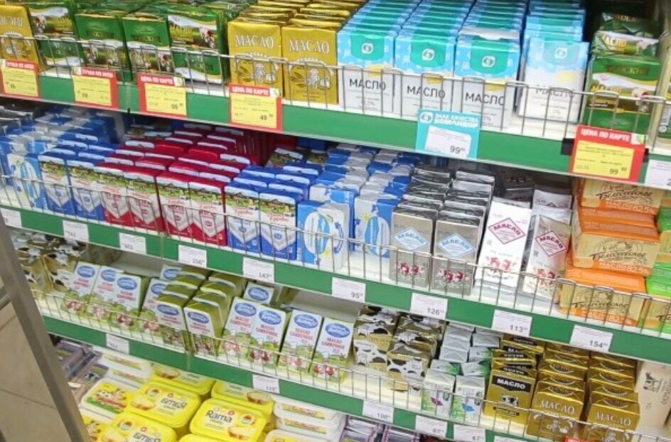 В России вводятся жесткие ограничения на продажу сливочного масла: дефицит сырья и рост цен ставят под угрозу доступность продукта