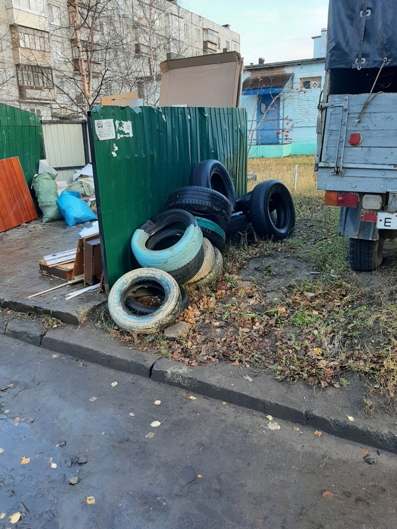 Можно ли выбрасывать шины на площадку для вывоза мусора