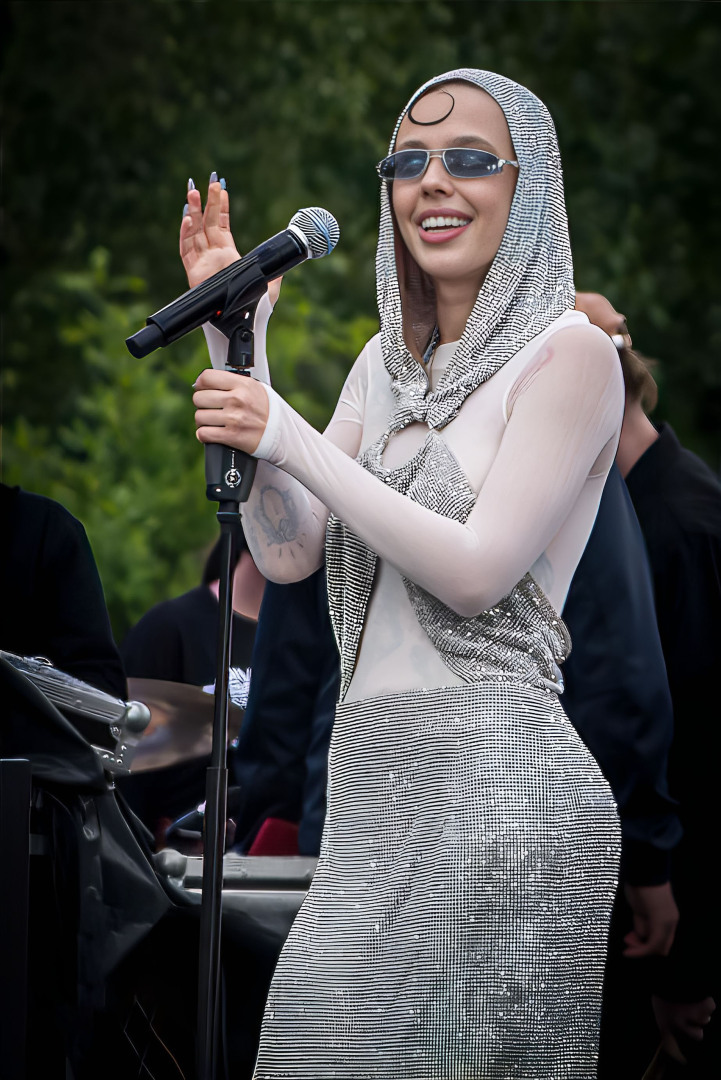 📣 Из-под крыши валил дым. Квартира певицы Инстасамки чуть не сгорела из-за неисправного камина