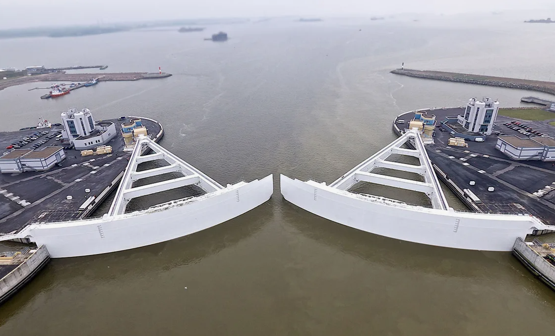 Дамбу в Санкт-Петербурге перевели в режим готовности