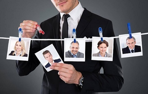 Один слишком умный, другой слишком хорош собой, а у третьей слишком...