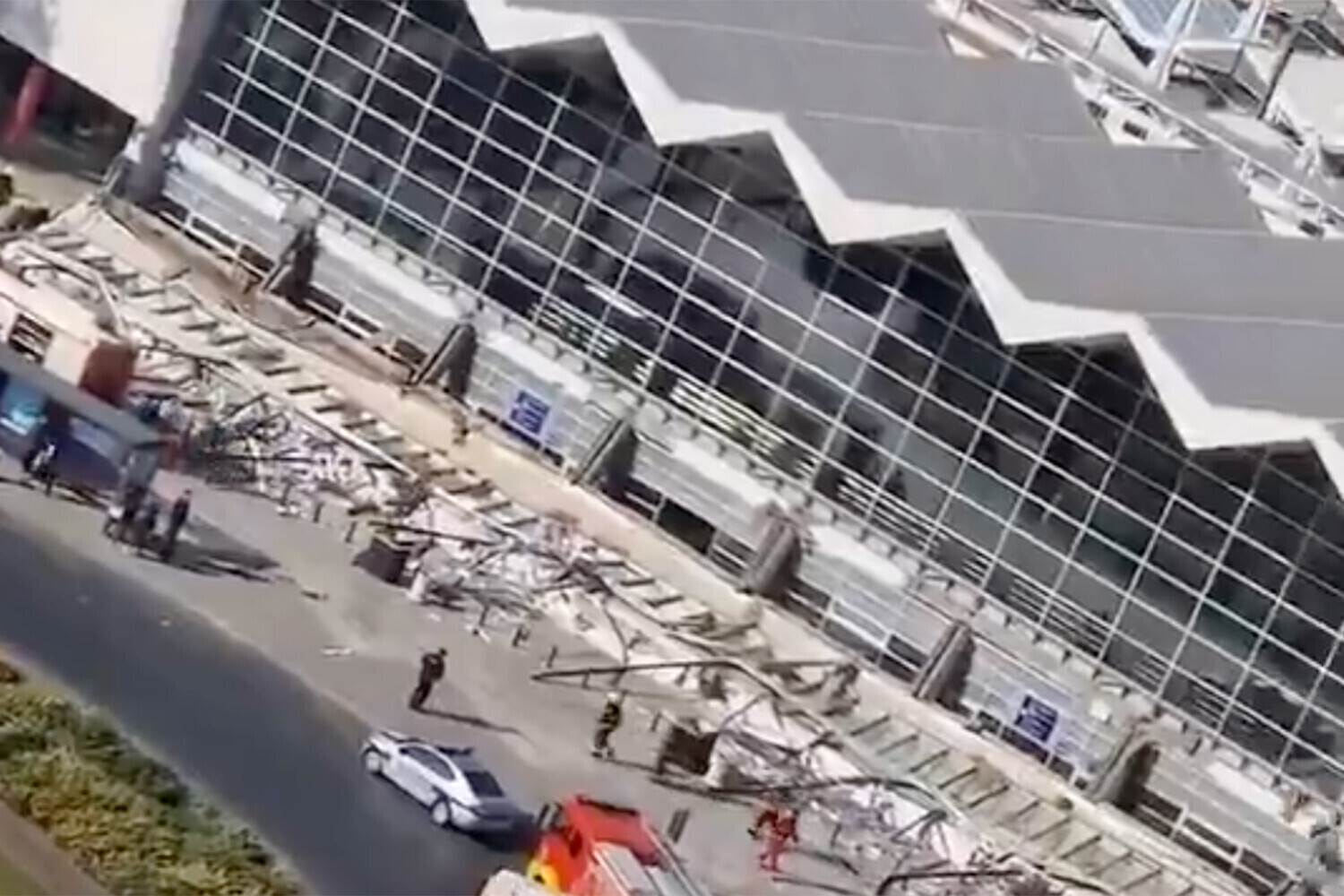 Трагедия в Сербии - обрушение крыши вокзала