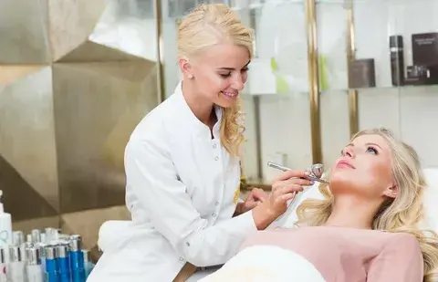 9 привычек ухоженной женщины 40+, которая выглядит моложе и свежее ровесниц