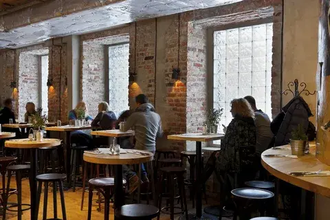 Чем отличается ресторан от кафе, бара.