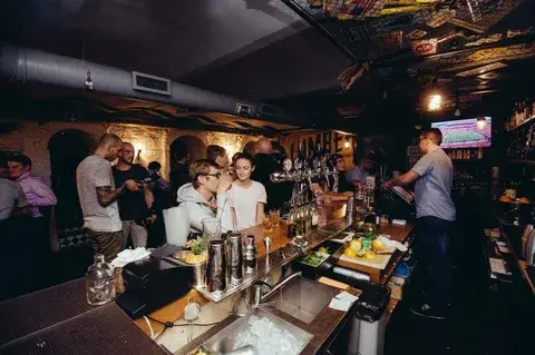 Чем отличается ресторан от кафе, бара.