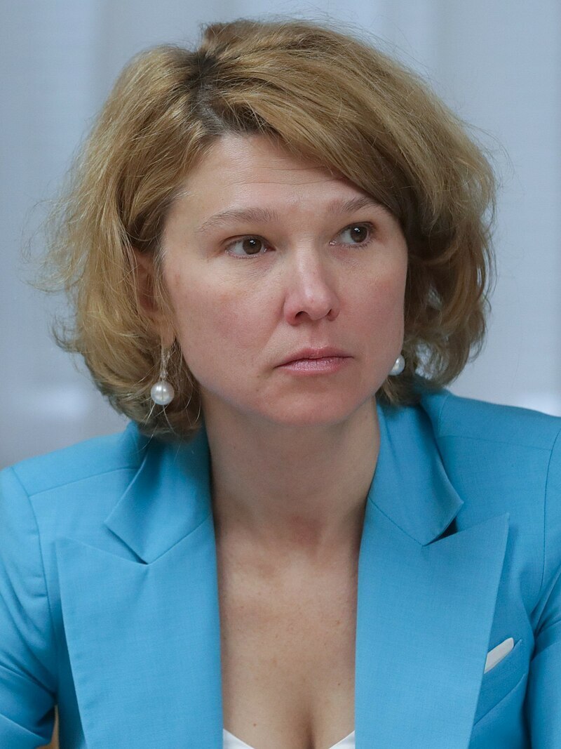 🔥🔥🔥Опят «мочат корочки» чиновники? Оксана Лут… Иногда полезно промолчать, чем нести всякую ахинею. Можно и за умную проканать