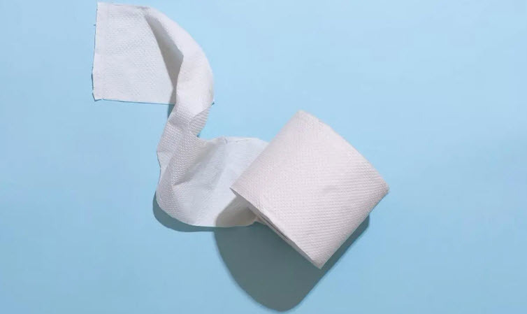 Оказывается, запах пота от старой одежды в шкафу можно убрать с помощью обычной туалетной бумаги?! Какая неожиданная хитрость! 😲