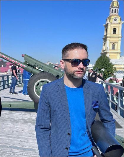 На 41-м году скоропостижно скончался пресс-секретарь SHAMAN Антон Коробков-Землянский