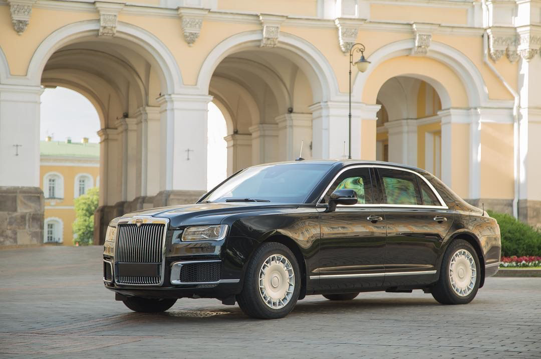 На российском автомобильном рынке существует несколько производителей, которые предлагают автомобили класса люкс.