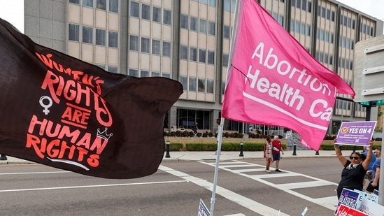 Резкий спрос на таблетки для аборта в США, поскольку женщины запасаются ими после избрания Дональда Трампа