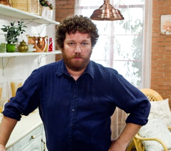 В связи с печальным событием, произошедшим в гостинице со звездой телеканала НТВ, официальные лица не замалчивают причины его кончины.