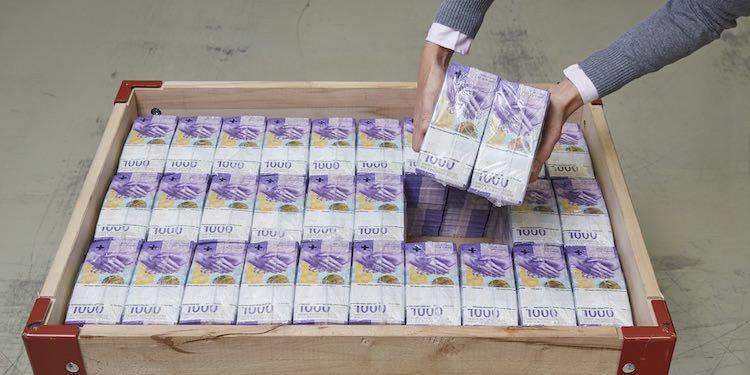 Парадокс Швейцарии в том, что активное печатание швейцарских франков не приводит к ожидаемому росту инфляции