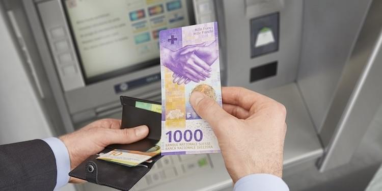 Парадокс Швейцарии в том, что активное печатание швейцарских франков не приводит к ожидаемому росту инфляции