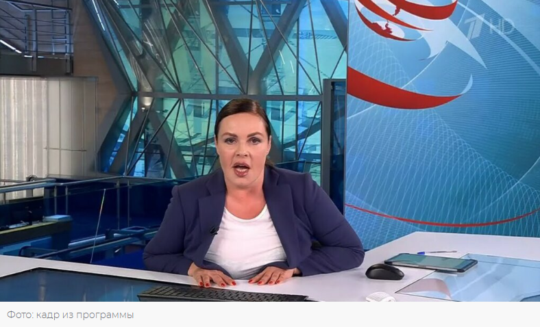 Телеведущая Екатерина Андреева продолжила читать новости после того как под ней сломался стул! Вот это профессионал!