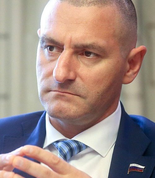 Депутат Ильтяков употребил слово «рожалка». После чего, полилась критика