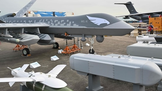 Крупнейшее авиашоу в Китае (от самолета-невидимки до беспилотника-носителя)